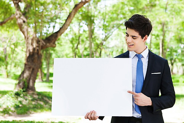 포토 JPG 주간 서양인 외국인 나무 식물 해외기획촬영 배너 응시 공원 남자 여유 2013년태국 비즈니스 사각프레임 광고판 한명 웃음 들기 사람 정장 상반신 20대 성인 야외 앞모습 아웃포커스 비즈니스라이프 가리킴 비즈니스맨 알림 상쾌 청년만 청년남자만 청년남자한명만 성인남자한명만 국내포토 자연요소 1 라이프스타일 시선 옷 공공시설 감정 뷰포인트 모션 프레임 알림판 촬영기법 표정 인종 손짓 청년 사각형 직장인 판 남자만 남자한명만 성인남자만 성인만 파일형식