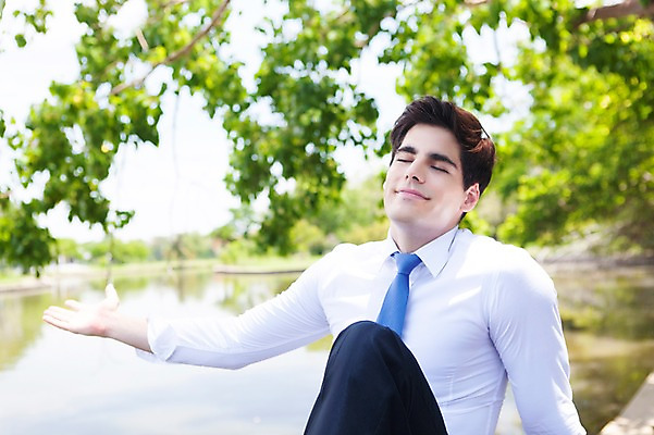 포토 JPG 주간 서양인 외국인 나무 식물 해외기획촬영 공원 남자 호수 여유 2013년태국 비즈니스 팔벌리기 휴식 한명 사람 앉기 정장 상반신 20대 성인 야외 앞모습 아웃포커스 비즈니스라이프 눈감음 연못 비즈니스맨 상쾌 청년만 청년남자만 청년남자한명만 성인남자한명만 국내포토 자연요소 1 라이프스타일 옷 공공시설 감정 뷰포인트 컨셉 모션 촬영기법 인종 청년 직장인 남자만 남자한명만 성인남자만 성인만 파일형식