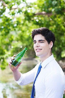 포토 JPG 주간 서양인 외국인 나무 식물 해외기획촬영 응시 공원 남자 호수 여유 2013년태국 비즈니스 휴식 한명 웃음 들기 사람 정장 상반신 20대 성인 야외 옆모습 아웃포커스 물 비즈니스라이프 연못 비즈니스맨 병 물병 상쾌 청년만 청년남자만 청년남자한명만 성인남자한명만 국내포토 자연요소 1 라이프스타일 식기 시선 옷 공공시설 감정 뷰포인트 컨셉 모션 촬영기법 표정 인종 청년 직장인 물통 남자만 남자한명만 성인남자만 성인만 파일형식