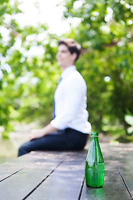 포토 JPG 주간 서양인 외국인 해외기획촬영 공원 남자 여유 2013년태국 벤치 의자 비즈니스 휴식 한명 사람 앉기 정장 20대 성인 야외 옆모습 아웃포커스 물 비즈니스라이프 비즈니스맨 병 물병 상쾌 청년만 청년남자만 청년남자한명만 성인남자한명만 국내포토 자연요소 1 라이프스타일 식기 옷 공공시설 감정 뷰포인트 가구 컨셉 모션 촬영기법 인종 청년 직장인 물통 남자만 남자한명만 성인남자만 성인만 파일형식