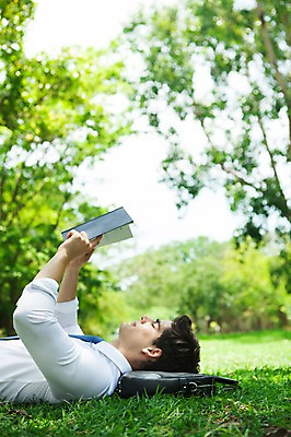 포토 JPG 주간 서양인 외국인 나무 식물 해외기획촬영 응시 공원 남자 여유 2013년태국 서류가방 가방 비즈니스 휴식 한명 들기 사람 정장 잔디 상반신 20대 성인 야외 옆모습 아웃포커스 책 비즈니스라이프 눕기 독서 비즈니스맨 상쾌 청년만 청년남자만 청년남자한명만 성인남자한명만 국내포토 자연요소 1 라이프스타일 시선 잡화 옷 공공시설 감정 뷰포인트 컨셉 모션 촬영기법 인종 청년 직장인 남자만 남자한명만 성인남자만 성인만 파일형식