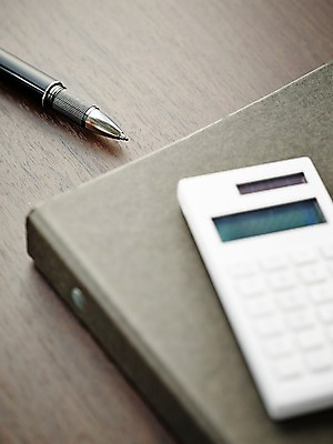 포토 JPG 스튜디오촬영 비즈니스 실내 사람없음 아웃포커스 필기구 펜 다이어리 사무용품 계산기 오브젝트 회계 국내포토 문구용품 촬영기법 내부 경제 장비 파일형식