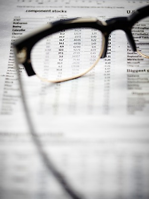 포토 JPG 스튜디오촬영 안경 비즈니스 통계 수치 실내 근접촬영 사람없음 아웃포커스 숫자 사무용품 신문 오브젝트 뿔테안경 국내포토 문자 잡화 뷰포인트 그래프 문구용품 촬영기법 내부 간행물 뉴스 파일형식