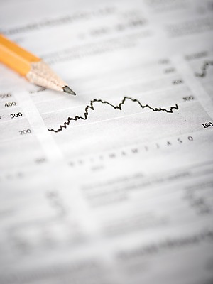 포토 JPG 스튜디오촬영 비즈니스 통계 수치 그래프 실내 근접촬영 사람없음 아웃포커스 필기구 연필 사무용품 신문 오브젝트 주가 국내포토 뷰포인트 문구용품 학용품 촬영기법 내부 간행물 뉴스 주식 파일형식