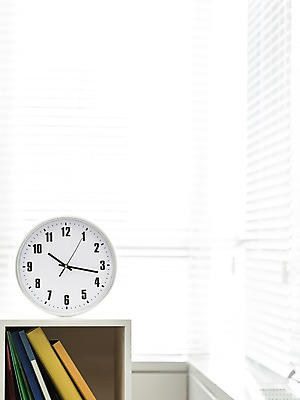 포토 JPG 주간 시계 비즈니스 창문 실내 사람없음 사무용품 블라인드 벽시계 오브젝트 서랍장 문서 파일 국내포토 자연요소 가구 문구용품 내부 커튼 파일형식