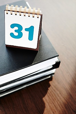 포토 JPG 주간 비즈니스 탁자 실내 근접촬영 사람없음 아웃포커스 쌓기 사무용품 달력 오브젝트 문서 파일 탁상달력 국내포토 자연요소 뷰포인트 가구 모션 문구용품 촬영기법 내부 파일형식