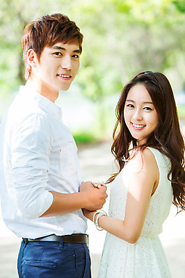 포토 JPG 주간 학생 커플 여자 남자 행복 대학생 커플라이프 웃음 사람 동양인 상반신 20대 야외 두명 옆모습 아웃포커스 손잡기 캠퍼스라이프 산책 한국인 MT 캠퍼스커플 청년만 성인만 국내포토 자연요소 라이프스타일 감정 뷰포인트 관계 모션 휴식 촬영기법 표정 인종 청년 파일형식