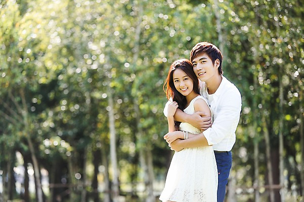 포토 JPG 주간 나무 식물 학생 커플 여자 남자 행복 대학생 커플라이프 안기 포옹 서기 웃음 사람 동양인 상반신 20대 성인 야외 두명 아웃포커스 캠퍼스라이프 한국인 MT 캠퍼스커플 청년만 성인만 국내포토 자연요소 라이프스타일 감정 관계 모션 촬영기법 표정 인종 청년 파일형식