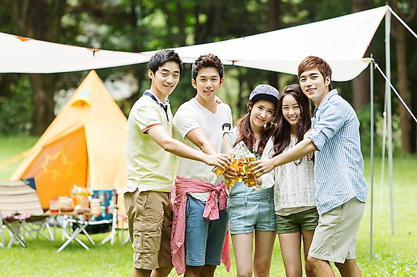 포토 JPG 주간 학생 여자 남자 행복 음식 대학생 의자 맥주 텐트 서기 웃음 들기 사람 동양인 잔디 여러명 상반신 20대 성인 야외 앞모습 아웃포커스 캐주얼 친구 캠퍼스라이프 캠핑 한국인 병 음주 즐거움 MT 건배 청년만 성인만 낮술 국내포토 자연요소 식물 라이프스타일 식기 옷 감정 뷰포인트 가구 다수 관계 모션 레저 주류 촬영기법 표정 캠핑도구 인종 청년 파일형식