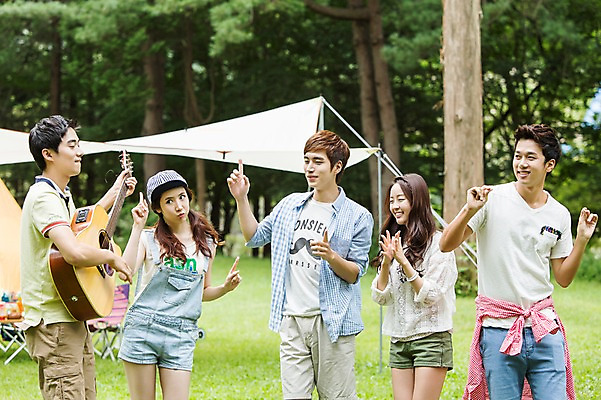 포토 JPG 주간 나무 식물 학생 여자 남자 행복 악기 음악 대학생 연주 의자 놀이 텐트 서기 웃음 사람 동양인 잔디 여러명 상반신 20대 성인 야외 아웃포커스 캐주얼 친구 캠퍼스라이프 캠핑 한국인 게임 기타 춤 즐거움 MT 청년만 성인만 국내포토 자연요소 라이프스타일 옷 감정 가구 다수 관계 모션 현악기 레저 문화예술 촬영기법 표정 캠핑도구 인종 청년 파일형식