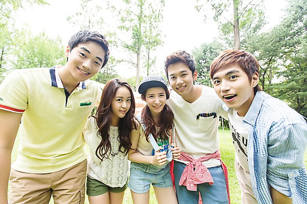 포토 JPG 주간 나무 식물 학생 여자 남자 행복 대학생 서기 웃음 사람 동양인 잔디 여러명 상반신 20대 성인 야외 앞모습 친구 캠퍼스라이프 캠핑 한국인 즐거움 MT 청년만 성인만 국내포토 자연요소 라이프스타일 감정 뷰포인트 다수 관계 모션 레저 표정 인종 청년 파일형식
