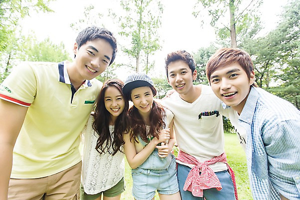 포토 JPG 주간 나무 식물 학생 여자 남자 행복 대학생 서기 웃음 사람 동양인 잔디 여러명 상반신 20대 성인 야외 앞모습 친구 캠퍼스라이프 캠핑 한국인 즐거움 MT 청년만 성인만 국내포토 자연요소 라이프스타일 감정 뷰포인트 다수 관계 모션 레저 표정 인종 청년 파일형식