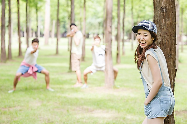 포토 JPG 주간 나무 식물 모자 학생 여자 남자 행복 대학생 장난 놀이 서기 웃음 들기 사람 동양인 경기 잔디 여러명 20대 성인 야외 옆모습 아웃포커스 캐주얼 친구 장난감 캠퍼스라이프 총 한국인 게임 즐거움 MT 물총 물총놀이 물총싸움 청년만 성인만 국내포토 자연요소 라이프스타일 잡화 옷 감정 무기 스포츠 뷰포인트 다수 관계 모션 촬영기법 표정 인종 청년 싸움 파일형식