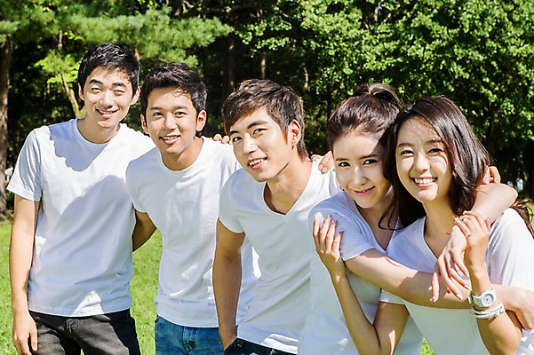 포토 JPG 주간 나무 식물 학생 여자 남자 행복 대학생 웃음 사람 동양인 잔디 여러명 상반신 20대 성인 야외 앞모습 캐주얼 친구 캠퍼스라이프 우정 한국인 게임 즐거움 MT 일렬 청년만 성인만 국내포토 자연요소 라이프스타일 옷 감정 뷰포인트 다수 관계 놀이 표정 인종 청년 파일형식