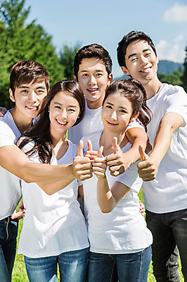 포토 JPG 주간 학생 여자 남자 행복 대학생 모션 웃음 사람 동양인 손짓 여러명 상반신 20대 성인 야외 앞모습 아웃포커스 캐주얼 친구 캠퍼스라이프 한국인 게임 최고 즐거움 MT 청년만 성인만 국내포토 자연요소 라이프스타일 옷 감정 뷰포인트 다수 관계 놀이 촬영기법 표정 인종 청년 파일형식