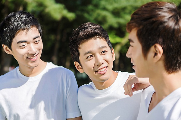 포토 JPG 주간 학생 남자 행복 남학생 대학생 대화 웃음 사람 동양인 상반신 20대 성인 야외 앞모습 아웃포커스 캐주얼 세명 친구 마주보기 캠퍼스라이프 한국인 게임 즐거움 MT 남자만 성인남자만 청년만 청년남자만 성인만 국내포토 자연요소 라이프스타일 옷 감정 뷰포인트 관계 모션 놀이 촬영기법 표정 말하기 인종 청년 파일형식