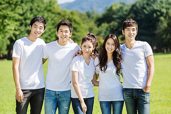 포토 JPG 주간 학생 여자 남자 행복 대학생 어깨동무 서기 웃음 사람 동양인 잔디 여러명 상반신 20대 성인 야외 아웃포커스 캐주얼 친구 캠퍼스라이프 우정 한국인 게임 즐거움 MT 청년만 성인만 국내포토 자연요소 식물 라이프스타일 옷 감정 포즈 다수 관계 모션 놀이 촬영기법 표정 인종 청년 파일형식