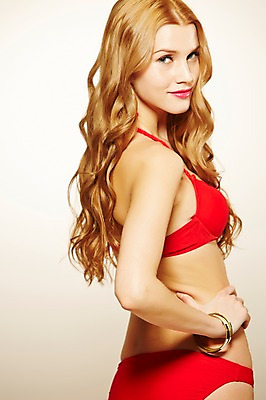 포토 JPG 스튜디오촬영 서양인 외국인 우먼라이프 긴머리 계절 여자 수영복 여행 허리손 포즈 팔찌 휴가 실내 한명 웃음 사람 상반신 20대 성인 옆모습 여름 여름휴가 바캉스 비키니 뷰티 섹시 청년만 청년여자만 청년여자한명만 성인여자한명만 국내포토 1 라이프스타일 헤어스타일 옷 뷰포인트 컨셉 장신구 표정 인종 청년 내부 여자만 여자한명만 성인여자만 성인만 파일형식 여름_계절