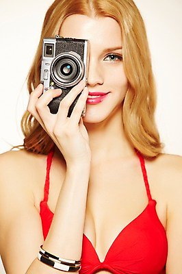 포토 JPG 스튜디오촬영 서양인 외국인 우먼라이프 긴머리 계절 여자 수영복 여행 팔찌 휴가 실내 한명 웃음 들기 사람 상반신 20대 성인 앞모습 여름 여름휴가 바캉스 비키니 뷰티 섹시 카메라 사진촬영 청년만 청년여자만 청년여자한명만 성인여자한명만 국내포토 1 라이프스타일 헤어스타일 옷 뷰포인트 컨셉 장신구 모션 표정 인종 청년 내부 전자제품 촬영 여자만 여자한명만 성인여자만 성인만 파일형식 여름_계절