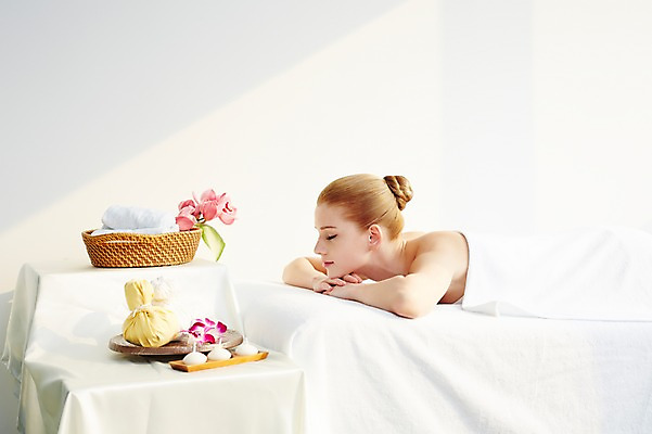 포토 JPG 서양인 외국인 식물 우먼라이프 여자 꽃 여유 엎드리기 휴식 한명 사람 상반신 20대 성인 옆모습 수건 눕기 뷰티 바구니 눈감음 스파 침대 마사지 매끈함 스파용품 청년만 청년여자만 청년여자한명만 성인여자한명만 국내포토 1 라이프스타일 감정 뷰포인트 가구 컨셉 모션 인종 청년 위생용품 감각 오브젝트 여자만 여자한명만 성인여자만 성인만 파일형식