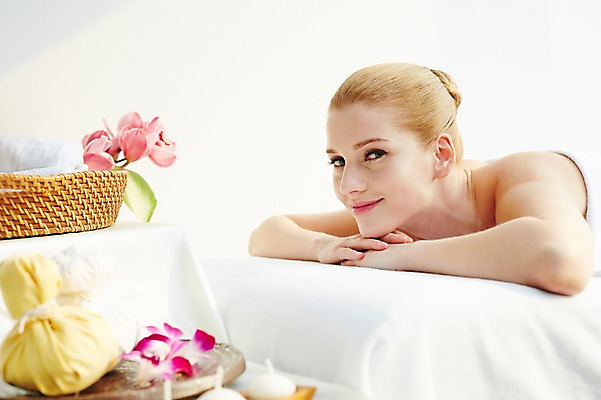 포토 JPG 서양인 외국인 식물 우먼라이프 여자 꽃 여유 엎드리기 휴식 한명 웃음 사람 상반신 20대 성인 옆모습 수건 눕기 뷰티 바구니 스파 침대 마사지 매끈함 스파용품 청년만 청년여자만 청년여자한명만 성인여자한명만 국내포토 1 라이프스타일 감정 뷰포인트 가구 컨셉 모션 표정 인종 청년 위생용품 감각 오브젝트 여자만 여자한명만 성인여자만 성인만 파일형식