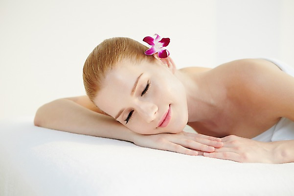 포토 JPG 서양인 외국인 식물 우먼라이프 여자 꽃 여유 엎드리기 휴식 한명 사람 상반신 20대 성인 옆모습 눕기 뷰티 눈감음 스파 침대 마사지 매끈함 청년만 청년여자만 청년여자한명만 성인여자한명만 국내포토 1 라이프스타일 감정 뷰포인트 가구 컨셉 모션 인종 청년 감각 여자만 여자한명만 성인여자만 성인만 파일형식