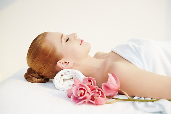 포토 JPG 서양인 외국인 식물 우먼라이프 여자 꽃 여유 휴식 한명 사람 상반신 20대 성인 옆모습 수건 눕기 뷰티 눈감음 스파 침대 마사지 매끈함 청년만 청년여자만 청년여자한명만 성인여자한명만 국내포토 1 라이프스타일 감정 뷰포인트 가구 컨셉 모션 인종 청년 위생용품 감각 여자만 여자한명만 성인여자만 성인만 파일형식