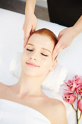 포토 JPG 서양인 외국인 식물 백인 우먼라이프 손 여자 꽃 여유 휴식 사람 상반신 20대 성인 두명 하이앵글 수건 눕기 뷰티 눈감음 스파 침대 마사지 매끈함 마사지사 성인여자만 청년만 청년여자만 국내포토 직업 라이프스타일 감정 뷰포인트 가구 컨셉 모션 인종 청년 신체부위 위생용품 감각 여자만 성인만 파일형식