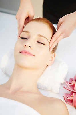 포토 JPG 서양인 외국인 식물 백인 우먼라이프 손 여자 꽃 여유 휴식 사람 상반신 20대 성인 두명 하이앵글 수건 눕기 뷰티 눈감음 스파 침대 마사지 매끈함 마사지사 성인여자만 청년만 청년여자만 국내포토 직업 라이프스타일 감정 뷰포인트 가구 컨셉 모션 인종 청년 신체부위 위생용품 감각 여자만 성인만 파일형식