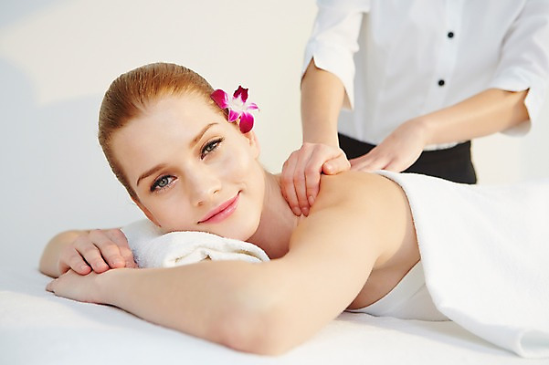 포토 JPG 서양인 외국인 식물 백인 우먼라이프 여자 꽃 여유 엎드리기 휴식 사람 상반신 20대 성인 두명 옆모습 수건 눕기 뷰티 스파 침대 마사지 매끈함 마사지사 성인여자만 청년만 청년여자만 국내포토 직업 라이프스타일 감정 뷰포인트 가구 컨셉 모션 인종 청년 위생용품 감각 여자만 성인만 파일형식