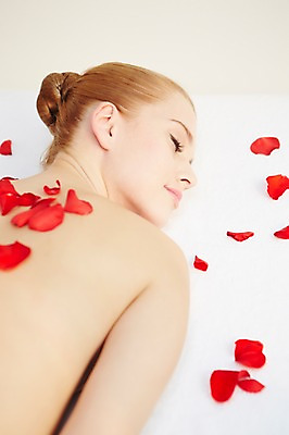 포토 JPG 서양인 외국인 식물 우먼라이프 여자 꽃잎 꽃 여유 엎드리기 휴식 한명 사람 상반신 20대 성인 눕기 뷰티 장미 눈감음 스파 등 마사지 매끈함 청년만 청년여자만 청년여자한명만 성인여자한명만 국내포토 1 라이프스타일 감정 컨셉 모션 인종 청년 신체부위 감각 여자만 여자한명만 성인여자만 성인만 파일형식