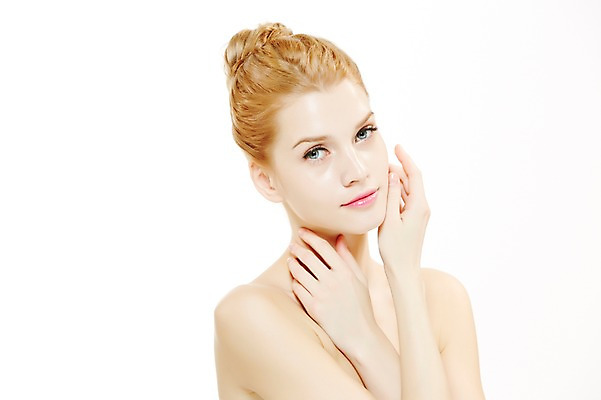 포토 JPG 스튜디오촬영 서양인 외국인 우먼라이프 여자 포즈 실내 한명 누끼 사람 상반신 20대 성인 앞모습 금발 뷰티 매끈함 올림머리 묶은머리 청년만 청년여자만 청년여자한명만 성인여자한명만 국내포토 1 라이프스타일 헤어스타일 뷰포인트 인종 청년 내부 감각 여자만 여자한명만 성인여자만 성인만 파일형식