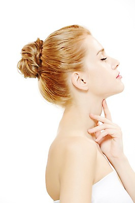 포토 JPG 스튜디오촬영 서양인 외국인 우먼라이프 여자 포즈 실내 한명 누끼 사람 상반신 20대 성인 옆모습 금발 뷰티 눈감음 매끈함 튜브탑 올림머리 묶은머리 청년만 청년여자만 청년여자한명만 성인여자한명만 국내포토 1 라이프스타일 헤어스타일 뷰포인트 상의 모션 인종 청년 내부 감각 여자만 여자한명만 성인여자만 성인만 파일형식