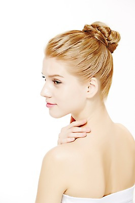 포토 JPG 스튜디오촬영 서양인 외국인 우먼라이프 응시 여자 포즈 실내 한명 누끼 사람 상반신 20대 성인 옆모습 금발 뷰티 매끈함 튜브탑 올림머리 묶은머리 청년만 청년여자만 청년여자한명만 성인여자한명만 국내포토 1 라이프스타일 헤어스타일 시선 뷰포인트 상의 인종 청년 내부 감각 여자만 여자한명만 성인여자만 성인만 파일형식