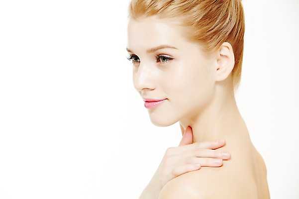 포토 JPG 스튜디오촬영 서양인 외국인 우먼라이프 응시 여자 포즈 실내 한명 누끼 사람 상반신 20대 성인 옆모습 금발 뷰티 매끈함 올림머리 묶은머리 청년만 청년여자만 청년여자한명만 성인여자한명만 국내포토 1 라이프스타일 헤어스타일 시선 뷰포인트 인종 청년 내부 감각 여자만 여자한명만 성인여자만 성인만 파일형식