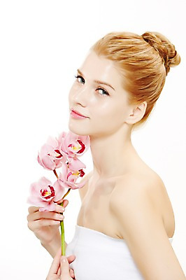 포토 JPG 스튜디오촬영 서양인 외국인 식물 우먼라이프 여자 꽃 포즈 실내 한명 들기 누끼 사람 상반신 20대 성인 옆모습 금발 뷰티 매끈함 튜브탑 올림머리 묶은머리 청년만 청년여자만 청년여자한명만 성인여자한명만 국내포토 1 라이프스타일 헤어스타일 뷰포인트 상의 모션 인종 청년 내부 감각 여자만 여자한명만 성인여자만 성인만 파일형식