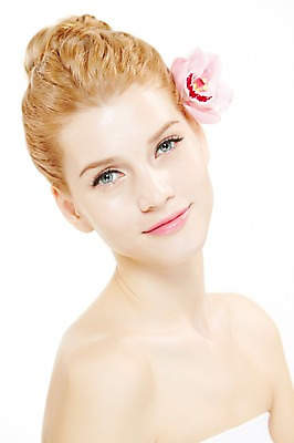 포토 JPG 스튜디오촬영 서양인 외국인 식물 우먼라이프 여자 꽃 포즈 실내 한명 누끼 사람 상반신 20대 성인 앞모습 금발 뷰티 매끈함 튜브탑 올림머리 묶은머리 청년만 청년여자만 청년여자한명만 성인여자한명만 국내포토 1 라이프스타일 헤어스타일 뷰포인트 상의 인종 청년 내부 감각 여자만 여자한명만 성인여자만 성인만 파일형식