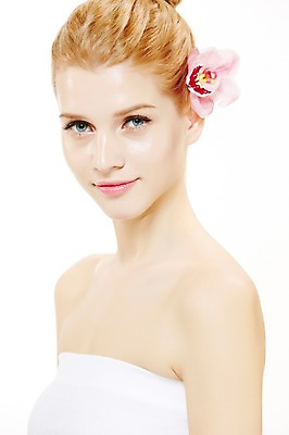 포토 JPG 스튜디오촬영 서양인 외국인 식물 우먼라이프 여자 꽃 포즈 실내 한명 누끼 사람 상반신 20대 성인 앞모습 금발 뷰티 매끈함 튜브탑 올림머리 묶은머리 청년만 청년여자만 청년여자한명만 성인여자한명만 국내포토 1 라이프스타일 헤어스타일 뷰포인트 상의 인종 청년 내부 감각 여자만 여자한명만 성인여자만 성인만 파일형식