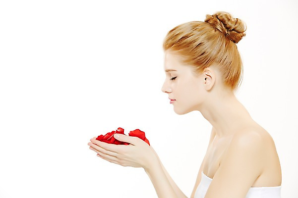 포토 JPG 스튜디오촬영 서양인 외국인 우먼라이프 여자 꽃잎 꽃 모션 실내 한명 들기 누끼 사람 상반신 20대 성인 옆모습 금발 뷰티 눈감음 매끈함 튜브탑 올림머리 묶은머리 청년만 청년여자만 청년여자한명만 성인여자한명만 국내포토 식물 1 라이프스타일 헤어스타일 뷰포인트 상의 인종 청년 내부 감각 여자만 여자한명만 성인여자만 성인만 파일형식