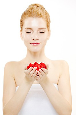 포토 JPG 스튜디오촬영 서양인 외국인 우먼라이프 여자 꽃잎 꽃 모션 실내 한명 들기 누끼 사람 상반신 20대 성인 앞모습 금발 뷰티 눈감음 매끈함 튜브탑 올림머리 묶은머리 청년만 청년여자만 청년여자한명만 성인여자한명만 국내포토 식물 1 라이프스타일 헤어스타일 뷰포인트 상의 인종 청년 내부 감각 여자만 여자한명만 성인여자만 성인만 파일형식