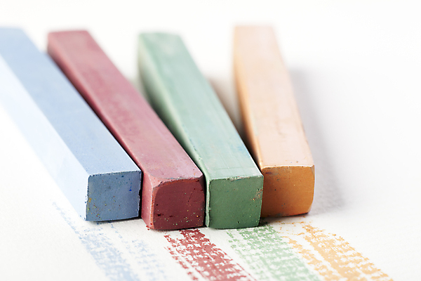 포토 JPG 해외이미지 미술 사람없음 빨간색 초록색 파란색 컬러풀 노란색 도구 그림 분필 해외202004 해외포토 컬러 문화예술 초크 파일형식 이미지허브