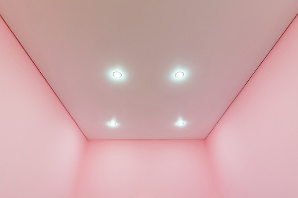 포토 JPG 해외이미지 분홍색 전등 새로움 매달리기 내부 두명 장식 빛 주방 침실 방 흰색 아기 직물 점 플랫 수리 필름 천장 긴장 비닐 예시 항목 주도 해외202004 해외포토 감정 컬러 컨셉 모션 재질 조명 사람 예절 파일형식 이미지허브