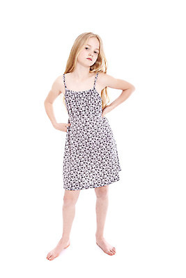 포토 JPG 해외이미지 백인 구름 1 응시 여자 감정 얼굴 백그라운드 한명 서기 사람 금발 머리 유행 흰색 표현 자신감 화려 피부 고립 해외202004 해외포토 자연요소 서양인 헤어스타일 시선 컬러 컨셉 모션 신체부위 파일형식 이미지허브