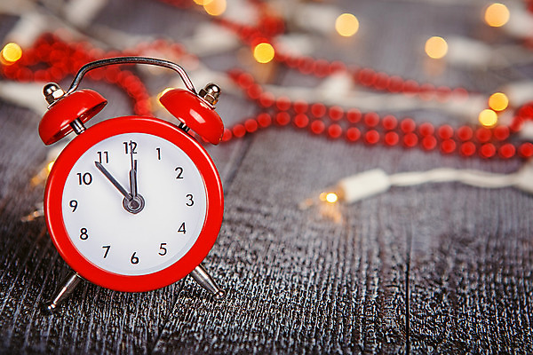 포토 JPG 해외이미지 행복 시계 백그라운드 크리스마스 학교 탁자 휴가 새로움 기념 사람없음 목재 빨간색 숫자 파티 축제 수확 골동품 흰색 시골 축하 시간 신용카드 날짜 클래식 우아함 야간 12월 연도 손목시계 질감 복고 보케 공포 5 타이머 12 마감 분 옛날 조언 카운트다운 해외202004 해외포토 자연요소 나무 문자 교육 기념일 감정 컬러 가구 컨셉 농업 재료 장신구 이벤트 금융 파일형식 이미지허브