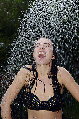 포토 JPG 해외이미지 긴머리 여자 행복 수영장 건강 한명 웃음 세로 초록색 물 여름 비키니 정원 검은색 스파 활발 기쁨 젖음 추위 물방울 신선 뜨거움 씻기 시원함 날씬함 땀 바디케어 샤워실 위생관리 성인여자만 해외202004 해외포토 자연요소 1 헤어스타일 계절 수영복 감정 컬러 컨셉 표정 관리 사람 청결 몸매 샤워시설 여자만 성인만 파일형식 이미지허브