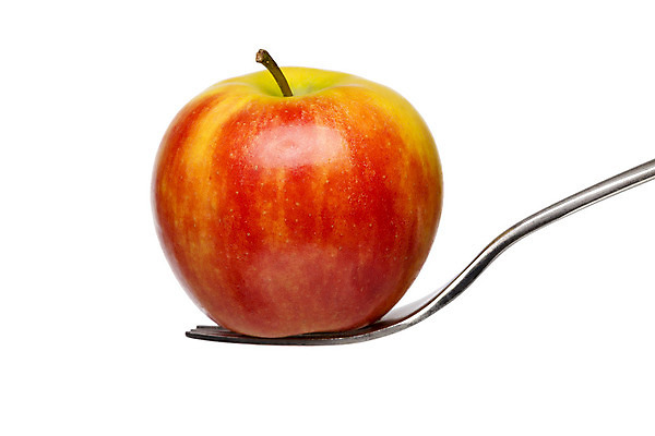 포토 JPG 해외이미지 스튜디오촬영 음식 포크 과일 건강 사람없음 빨간색 초록색 컬러풀 한개 반사 노란색 신선 사과 흰배경 상쾌 날것 고립 숙성 해외202004 해외포토 1 식기 감정 컬러 백그라운드 실내 흰색 파일형식 이미지허브