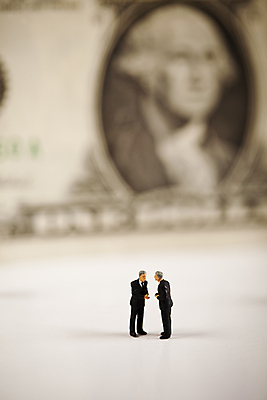 포토 JPG 해외이미지 회의 실내 대화 협상 사람없음 아웃포커스 금융 달러 비즈니스맨 흰배경 외화 금융비즈니스 인물미니어처 해외202004 해외포토 남자 백그라운드 돈 비즈니스 촬영기법 말하기 내부 경제 미니어처 흰색 직장인 파일형식 이미지허브