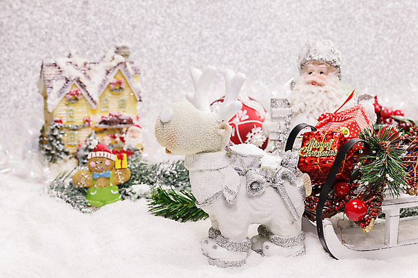 포토 JPG 해외이미지 나무 디자인 배너 드레스 계절 행복 크리스마스 겨울 휴가 사슴 새로움 주택 뿔 선물 사람없음 장식 상자 장난감 산타클로스 농장 우주 수확 흰색 축하 인사 만화 연도 엽서 썰매 자루 북쪽 마법 순록 클라우스 해외202004 해외포토 식물 옷 기념일 감정 컬러 컨셉 농업 포유류 건물 예절 편지 방향 파일형식 이미지허브