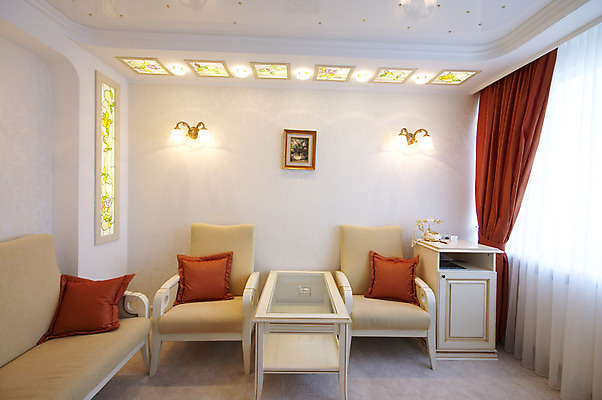 포토 JPG 해외이미지 가구 쿠션 의자 창문 베개 탁자 조명 사람없음 내부 장식 방 램프 안락의자 해외202004 해외포토 생활용품 침구 파일형식 이미지허브