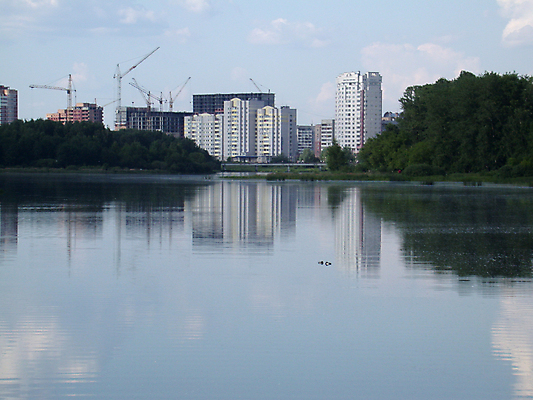 포토 JPG 해외이미지 호수 주택 풍경 사람없음 건물 물 여름 파란색 반사 도시 강가 타운 해외202004 해외포토 자연요소 건축물 계절 컬러 강 파일형식 이미지허브
